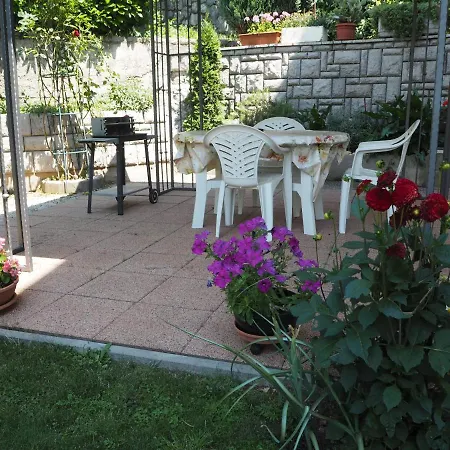 Maria's Place Apartment *